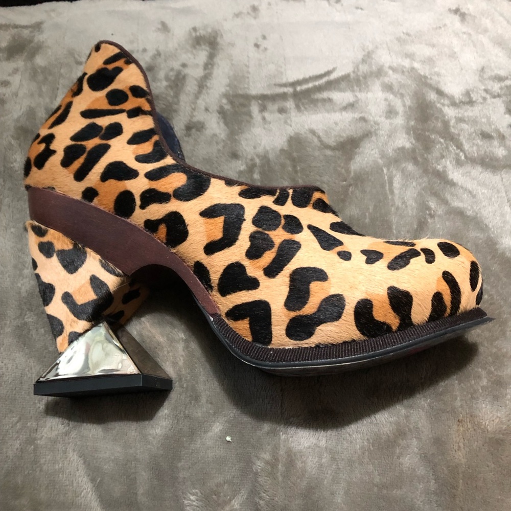 Size 8 Irregular Choice pumps? Booties? Platforms?